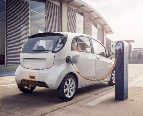 Parking de véhicule rechargeant sur des bornes électriques