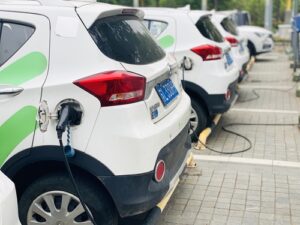 Quelles aides pour l’installation de bornes de recharge en entreprise ?